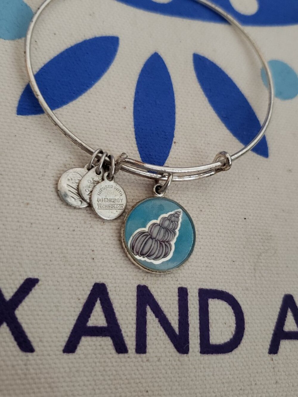 Alex and Ani Nautilus Conch Shell Expandable Charm Bangle Color Infusion 72
